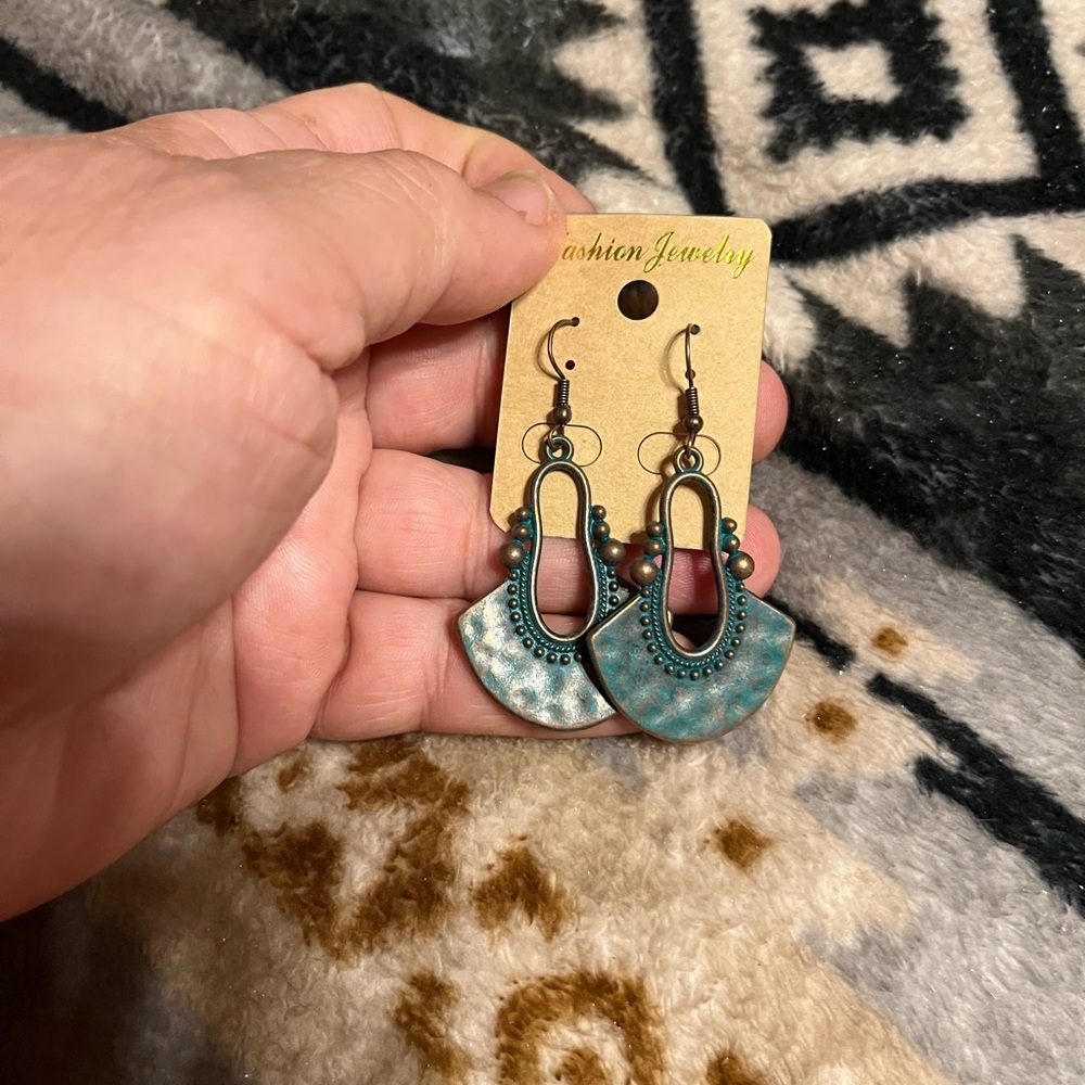 Fashion Jewelry NWT Bohemian Teal Dangle Earrings